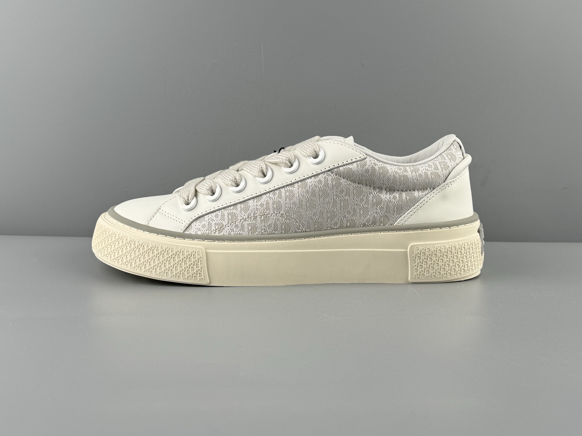 Dior B33