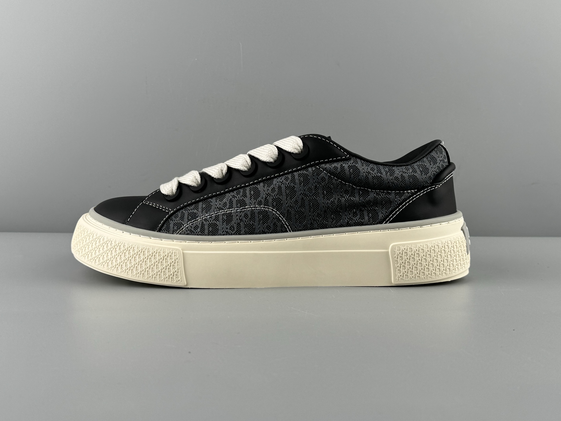 Dior B33