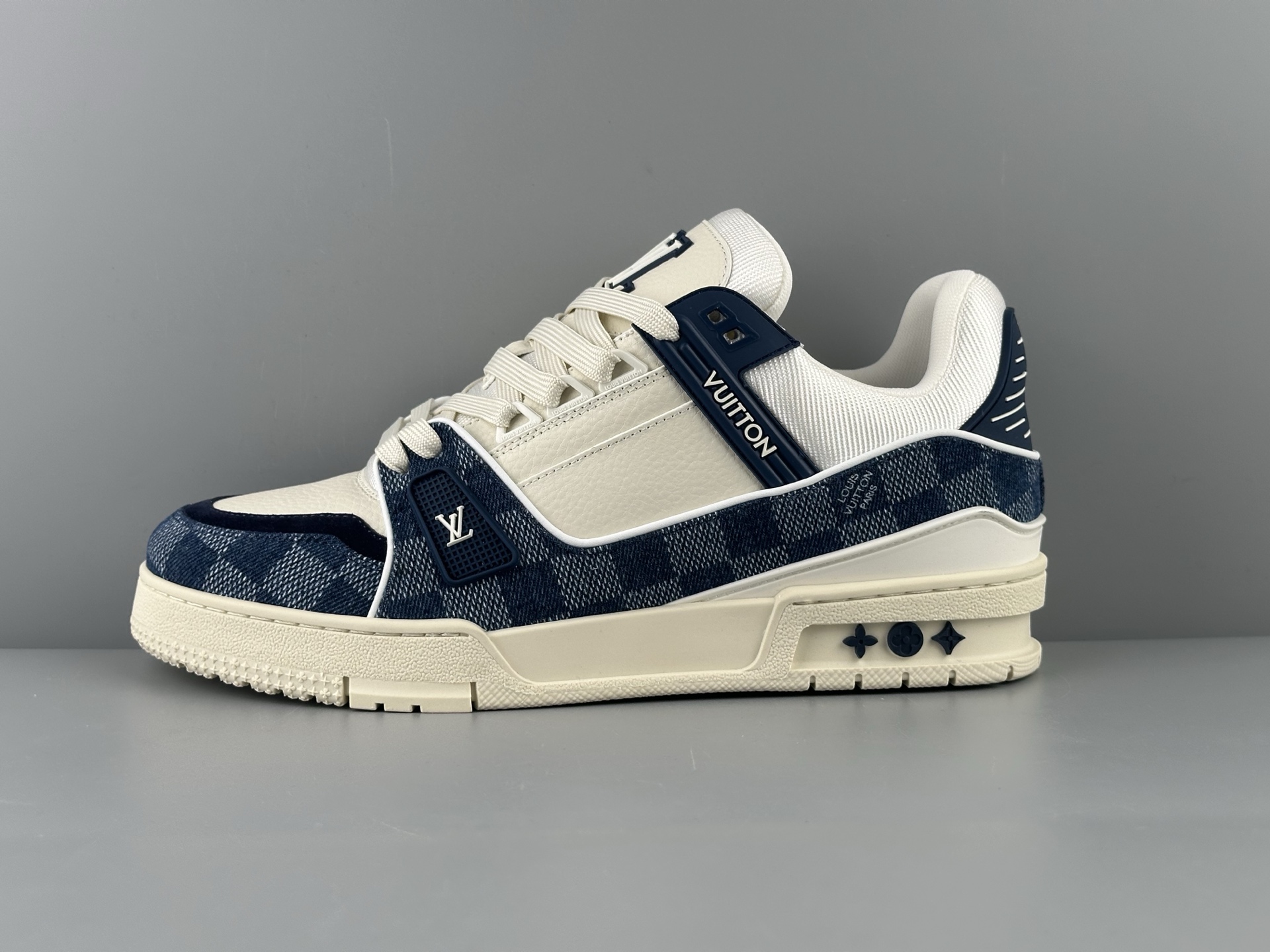 Lv Trainer