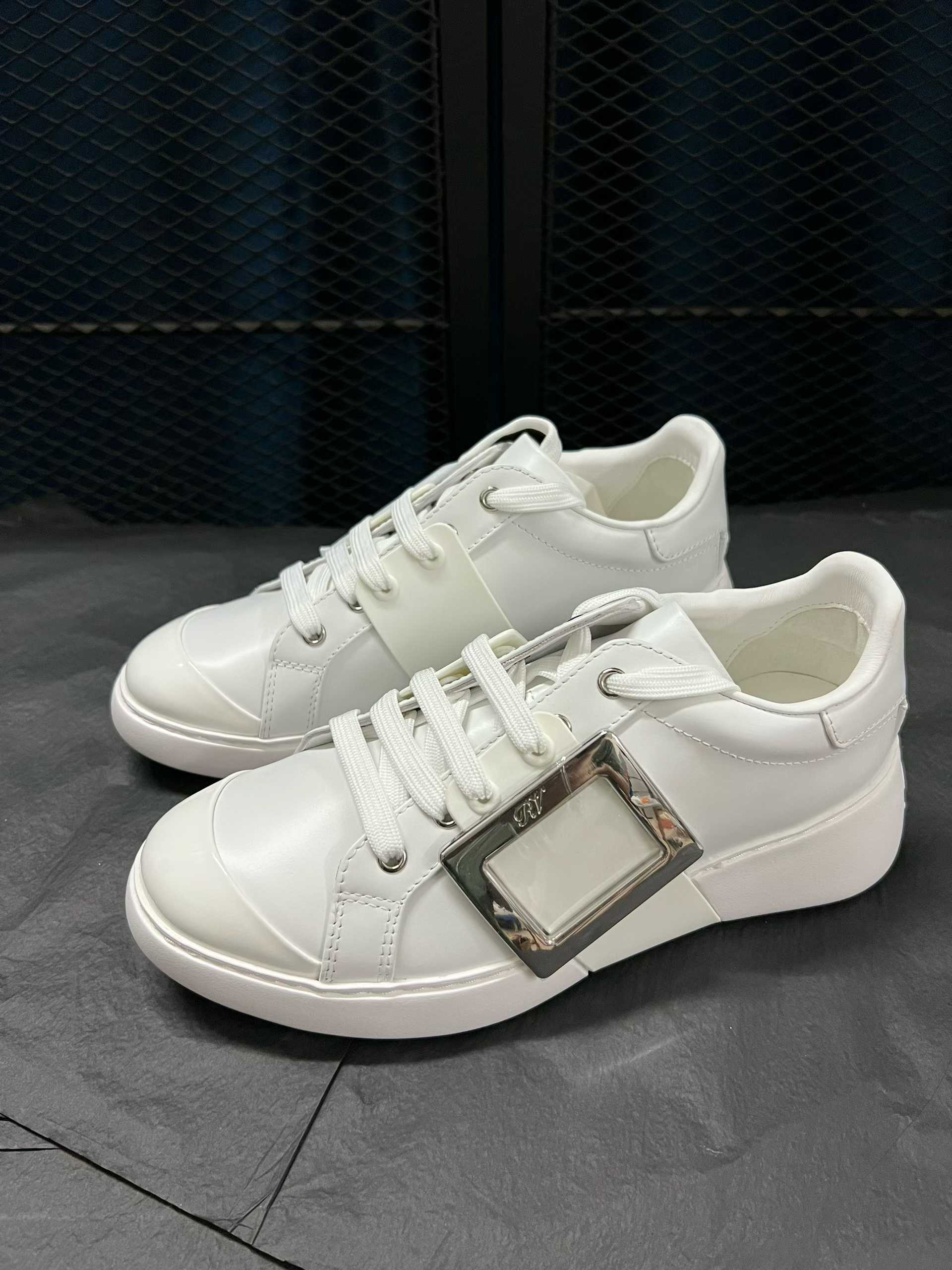 Roger Vivier Skate