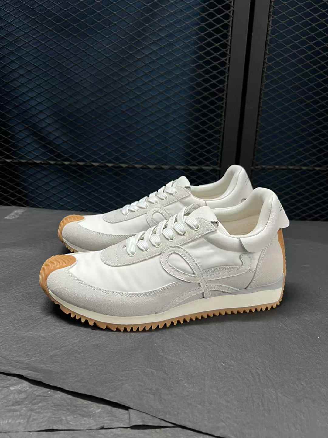 Loewe Flow Runner